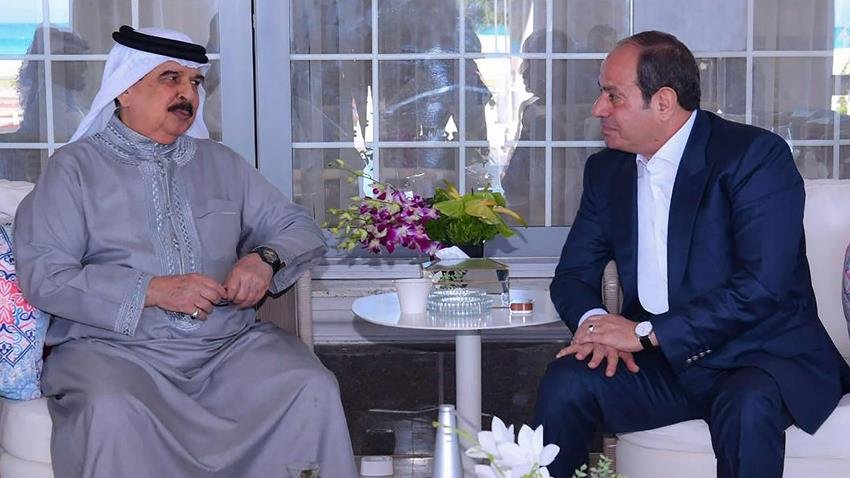 السيسي يؤكد للملك حمد أمن البحرين جزء من الأمن القومي المصري بالكامل