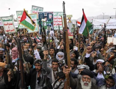 القوات المسلحة اليمنية تستهدف مواقع الحوثيين في عدة محاور رداً على التصعيد