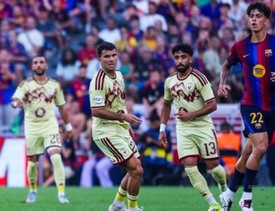 برشلونة يهزم الأهلي 2-1 ويتوج بكأس خوان جامبر وسط تألق الشناوي