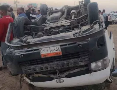 حادث مأساوي يهز الفيوم.. مصرع 3 وإصابة 7 في انقلاب ميكروباص بالطريق الصحراوي