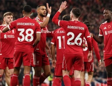 ليفربول يصطدم بنوتنجهام فورست بحثًا عن أول انتصاراته في الدوري الإنجليزي