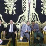 محافظ الشرقية يقدم العزاء لأسر شهداء حادث لقمة العيش ببحر البقر