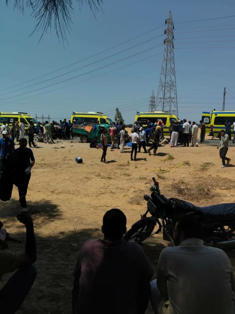 مصرع 15 شخصًا وإصابة 32 آخرين في حادث تصادم مروع بالإسماعيلية