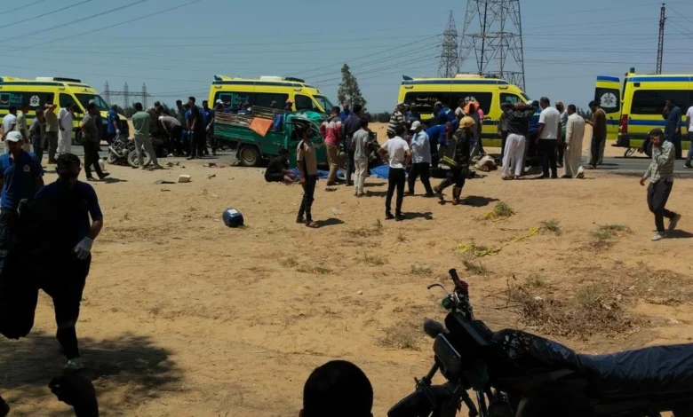 مصرع 15 شخصًا وإصابة 32 آخرين في حادث تصادم مروع بالإسماعيلية