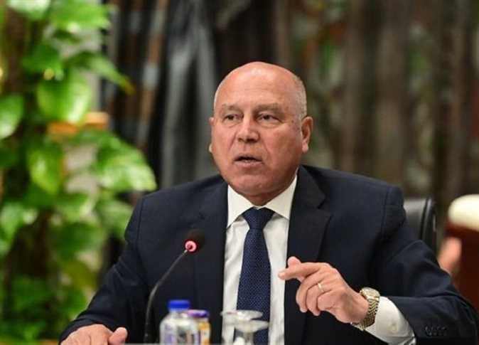 وزير النقل انتظام حركة القطارات والمترو والموانئ والطرق عقب الهزة الأرضية