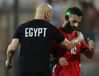 محمد صلاح يغادر معسكر مصر قبل مواجهة جنوب السودان وسط جدل حول الأسباب