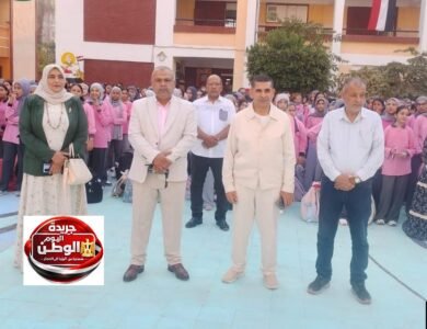 رئيس مركز ومدينة فاقوس يتابع الدراسة ميدانيًا ويشارك الطالبات طابور الصباح في أول أيام العام الدراسي