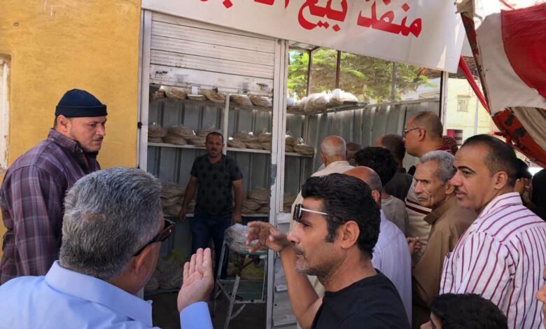 محافظ الدقهلية يتفقد منفذ الخبز المدعم بمحلة دمنه ويشدد على انتظام العمل يوميًا