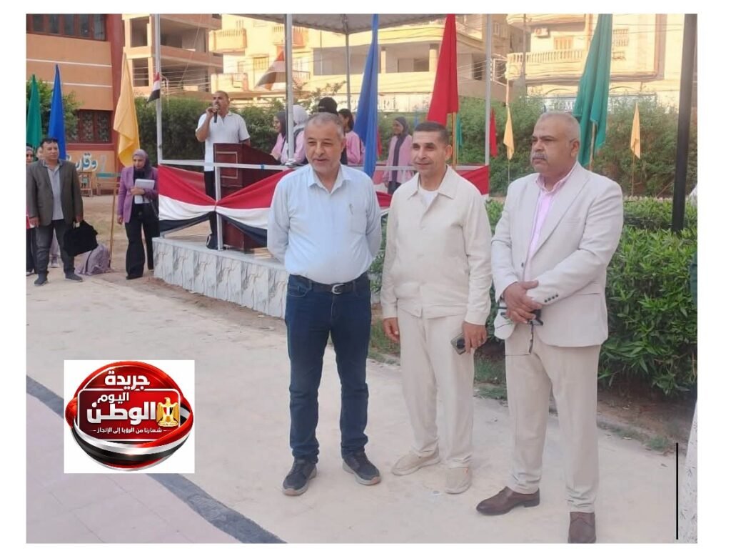 رئيس مركز ومدينة فاقوس يتابع الدراسة ميدانيًا ويشارك الطالبات طابور الصباح في أول أيام العام الدراسي