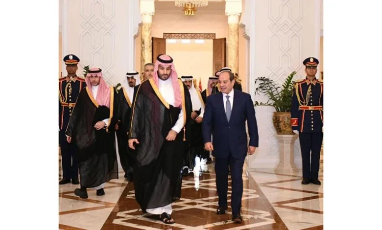 السيسي يودع محمد بن سلمان بعد زيارة عمل لتعزيز العلاقات المصرية السعودية