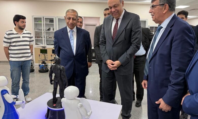 اخبار مصر وزير الطيران المدني يتفقد فرع الأكاديمية العربية للعلوم في العلمين الجديدة