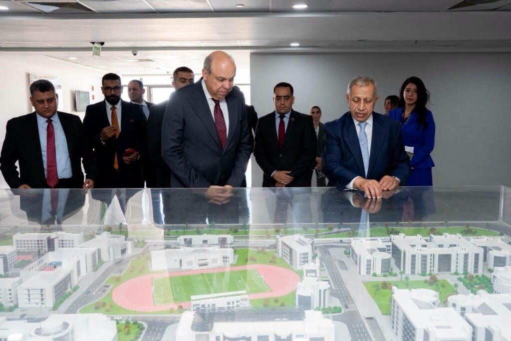 اخبار مصر  وزير الطيران المدني يتفقد فرع الأكاديمية العربية للعلوم في العلمين الجديدة