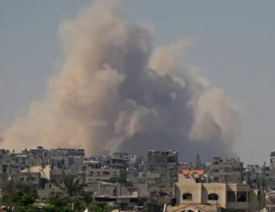 ارتفاع حصيلة انهيار مبنى متصدع في غزة إلى 8 قتلى وأكثر من 60 مفقودًا