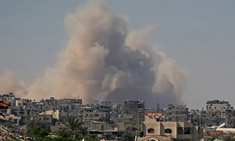 ارتفاع حصيلة انهيار مبنى متصدع في غزة إلى 8 قتلى وأكثر من 60 مفقودًا