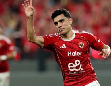 الأهلي يؤجل تجديد عقد أشرف بن شرقي إلى يناير بسبب الراتب ورؤية عموتة الفنية