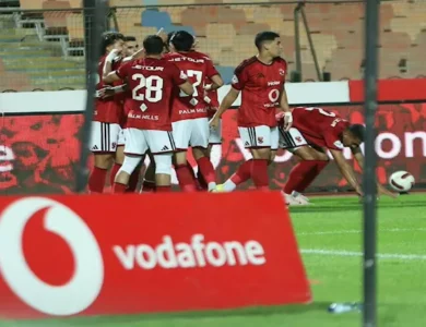 الأهلي يثأر من أبو قير بثنائية ولا يعرف المستحيل ويتصدر الدوري المصري