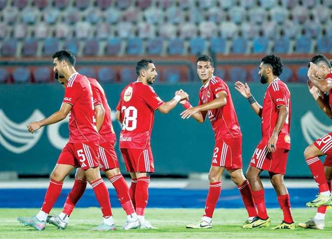 الأهلي يثأر من أبو قير بثنائية ولا يعرف المستحيل ويتصدر الدوري المصري