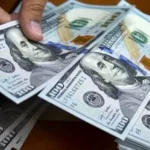 الدولار الأمريكي يحافظ على قوته عالميًا وسط تصاعد التوترات وارتفاع أسعار النفط وتوقعات الفائدة