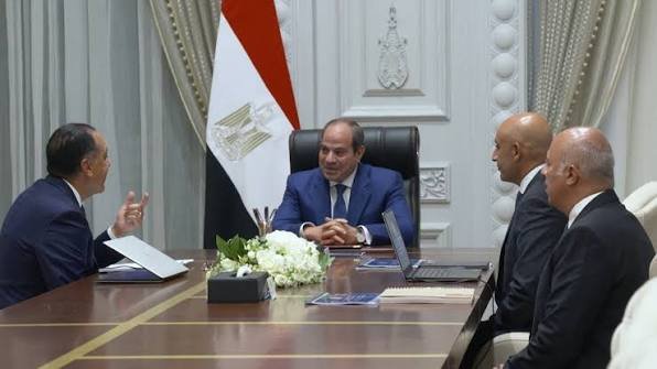 الرئيس السيسي.. التعليم أولوية وتخفيف الأعباء مسؤولية