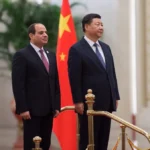 السيسي يستقبل شي جين بينج علي ارض القاهرة في مستهل زيارة رسمية لتعزيز الشراكة الاستراتيجية