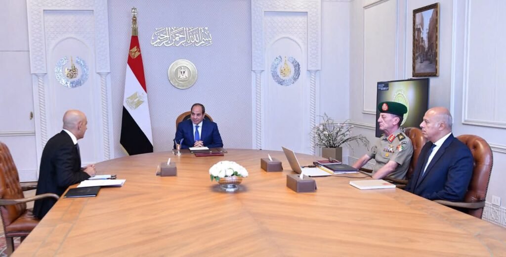 السيسي يوجه بتطوير اختيار المعلمين وتدريب القيادات وصرف علاوة دورات الأكاديمية العسكرية سبتمبر