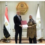 بعد تكريمها من وزير التعليم.. الأبلة صالحة «حقي رجعلي» والتكريم أسعدني كثيرًا