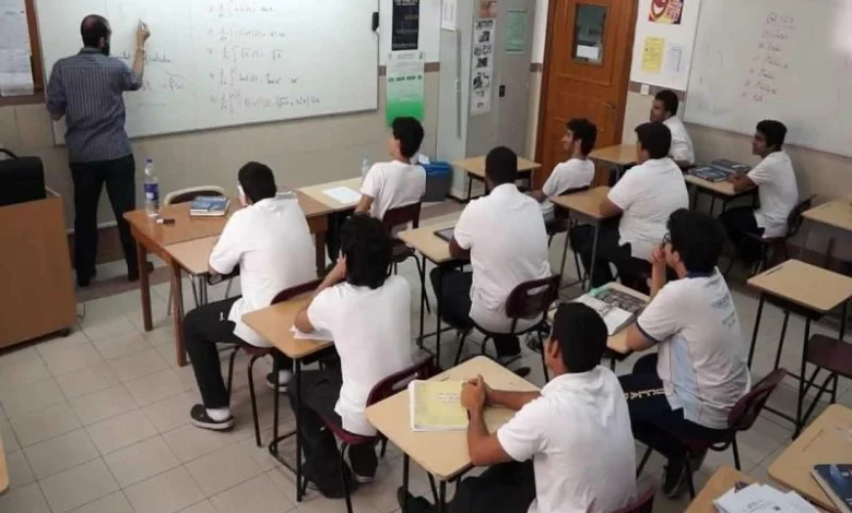 بعد قرار الكويت.. هذه الفئات مستثناة من إنهاء خدمات 7019 معلماً وموقف المصريين