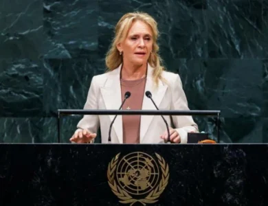 بعد وصف المنسحبين بالجبناء.. وزيرة خارجية آيسلندا ترد على نتنياهو