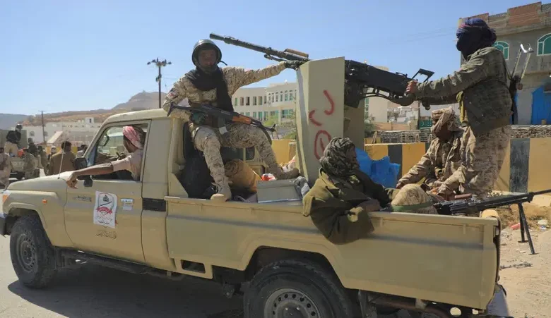 تصعيد عسكري في اليمن.. ضربات تستهدف مواقع الحوثيين شمالًا واشتباكات بتعز والحديدة