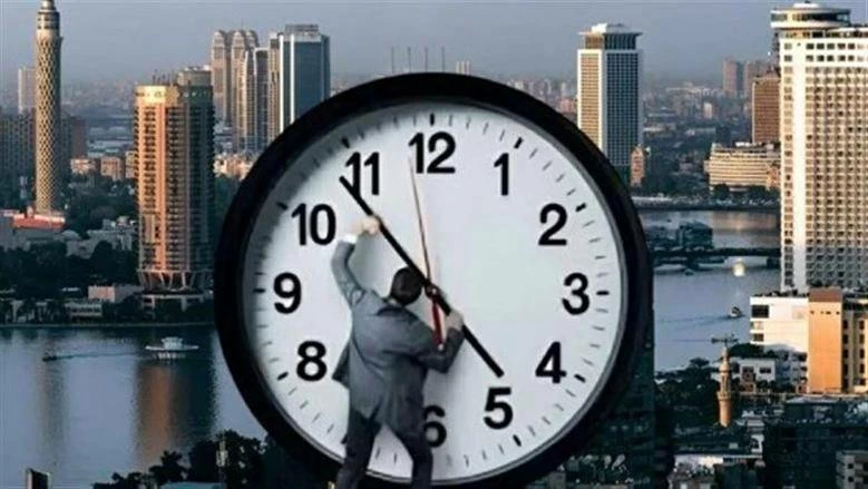 موعد تغيير الساعة وبداية التوقيت الشتوي في مصر لعام 2026 رسميًا