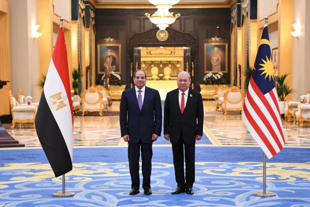 السيسي وملك ماليزيا يبحثان شراكة اقتصادية جديدة ويدعمان السلام بالشرق الأوسط