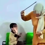 التعليم تعلق على فيديو ضرب تلميذ ابتدائي بالعصا وتكشف تفاصيل التحقيقات الجارية