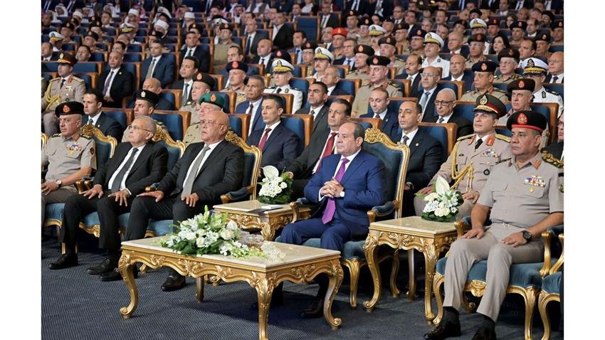 الرئيس السيسي وقيادة القوات المسلحة