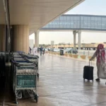 السعودية تمدد تعليق الرحلات بمطار الملك خالد وتحذيرات أمريكية من مخاطر الأجواء