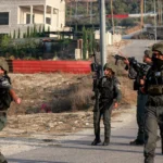 القوات الإسرائيلية تقتل شابًا فلسطينيًا بالخليل وتحتجز جثمانه وسط تصاعد الاعتداءات