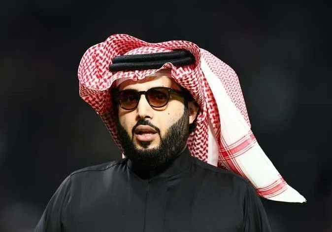 تركي آل الشيخ يعلق على استهداف مطار الرياض أرض الحرمين خط أحمر