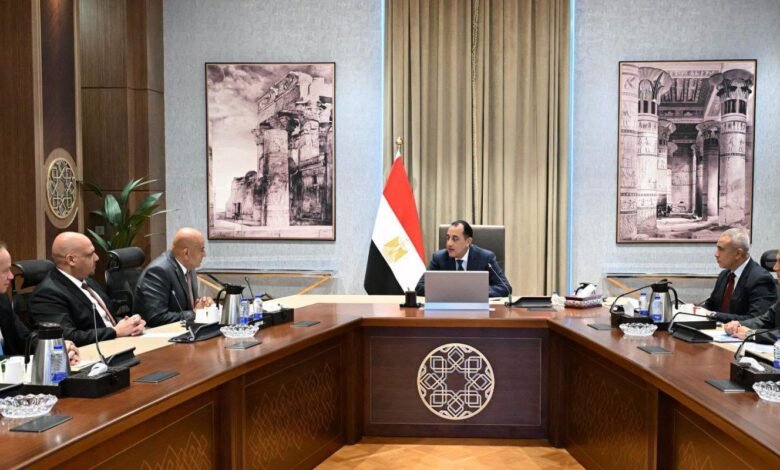 رئيس الوزراء يبحث مع «أكوا» تنفيذ مشروعات تحلية مياه البحر في مصر