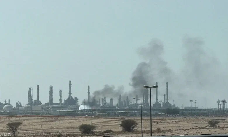 عاجل - وكالة رويترز الحوثيون يستهدفون أرامكو الرياض بالصواريخ والمسيّرات